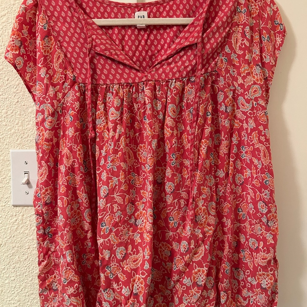 GAP Red Pink Floral Blouse Flutter Sleeves Medium